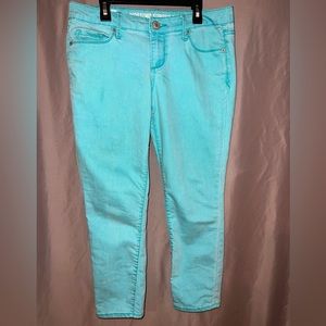Junior’s Blue Denim Pants (Size 9 but runs small more like size 5/7!)